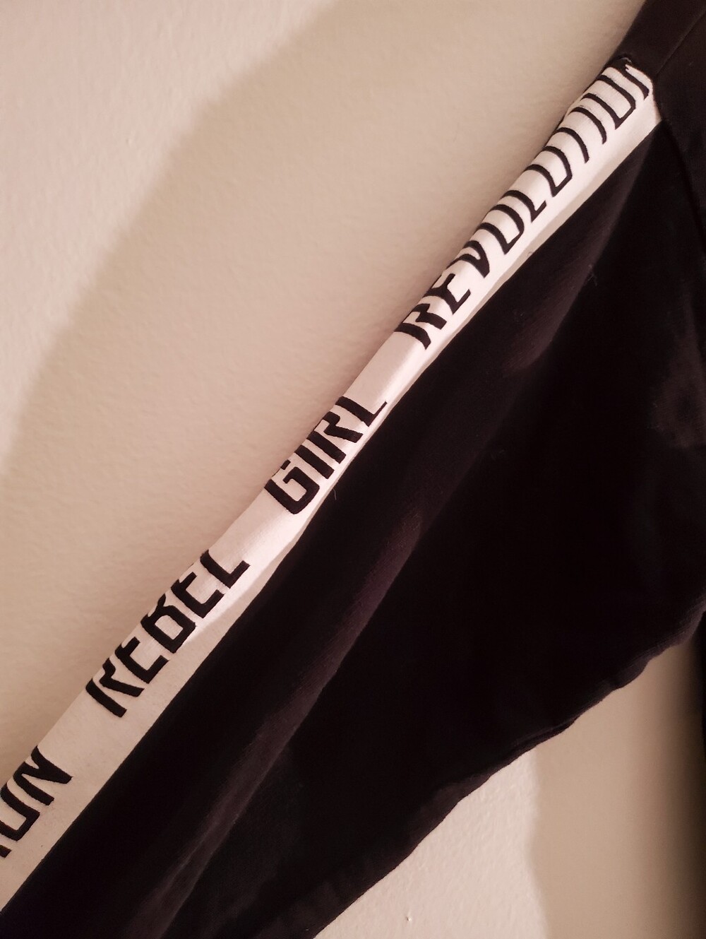 H&M Black Graphic Crewneck Sweatshirt - Picture 4 of 6
